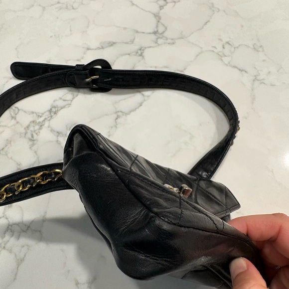 Vintage authentic Chanel belt bag - Picture 4 of 16